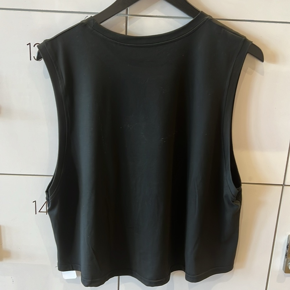 CycleBar tank - Picture 2 of 2